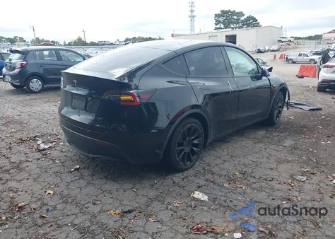 2021 Tesla Model Y Standard Range Rear-Wheel Drive z USA, uszkodzony, nr VIN 5YJYGDED4MF126113